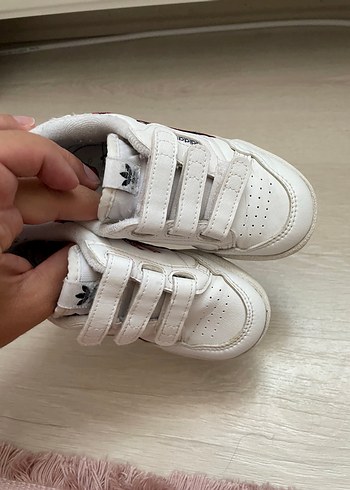 26 Beden beyaz Renk Orjinal adidas ayakkabı
