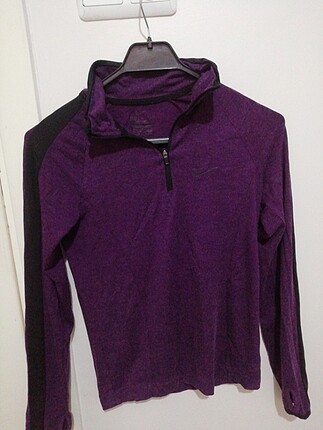 El detaylı nike bluz