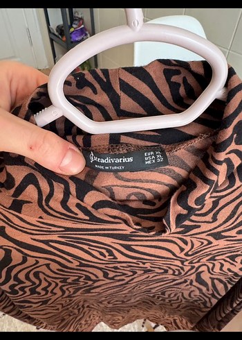 Stradivarius Kahverengi Zebra Desenli Uzun Kollu Bluz - Görsel 4