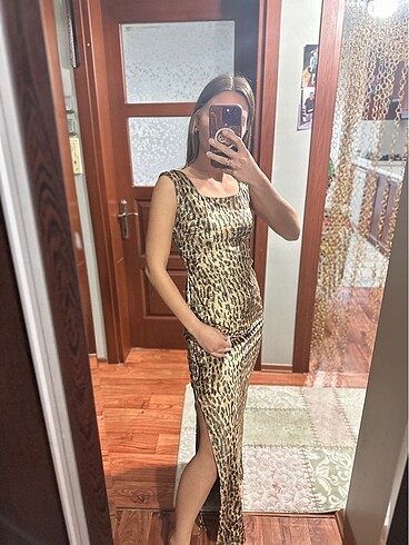 Leopar Kadife Uzun Yırtmaçlı Elbise