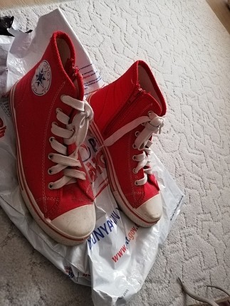 Kırmızı Converse