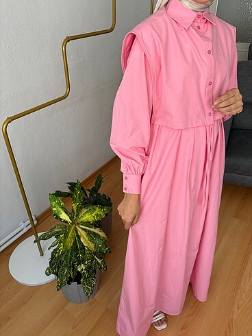 Pembe elbise