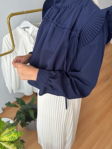 H&M Lacivert önü büzgülü kısa gömlek