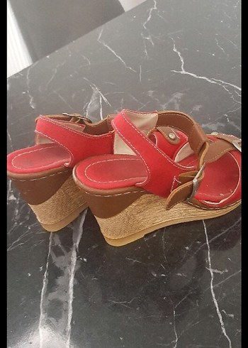 Diğer Kırmızı Süet Kadın Dolgu Topuklu Sandalet