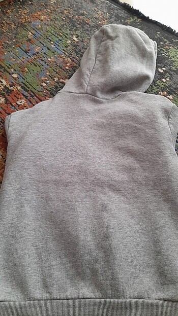5 Yaş Beden gri Renk H&M swetsort 4-6 yaş