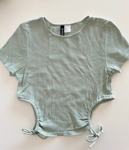 H&M Yandan Büzgülü Crop.
