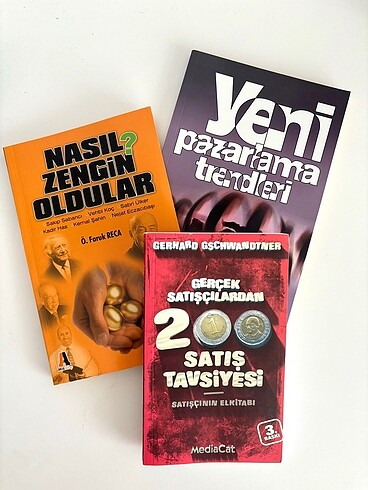 3 adet kitap.