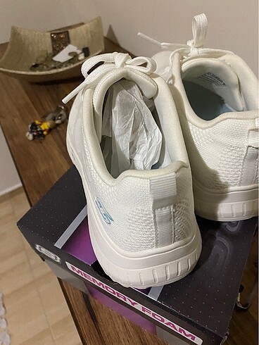 36,5 Beden beyaz Renk Skechers spor ayakkabı