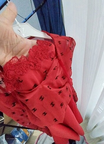 Zara kırmızı ince çizgimiz