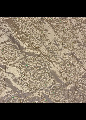 İşlemeli Parlak Beyaz Yatak Örtüsü - Görsel 3