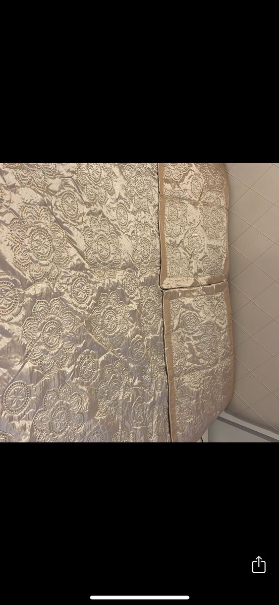 İşlemeli Parlak Beyaz Yatak Örtüsü - Görsel 4