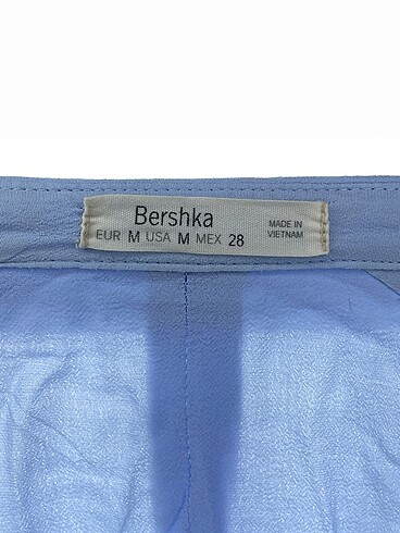 m Beden mavi Renk Bershka Gömlek %70 İndirimli.