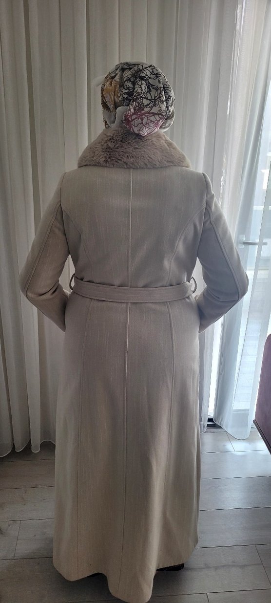 Kürk Detaylı Bej Uzun Kadın Kaban - Görsel 4