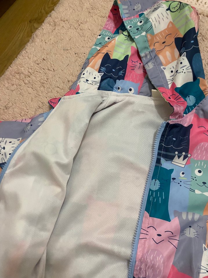 Kız Çocuk Kapüşonlu Baskılı Yağmurluk - Görsel 2