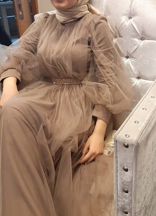 Taşlı gece elbisesi 