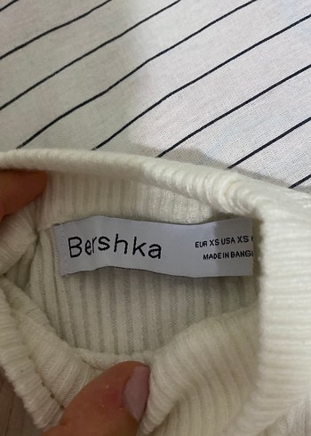 xs Beden beyaz Renk Bershka Boğazlı Uzun Kollu Triko Kazak