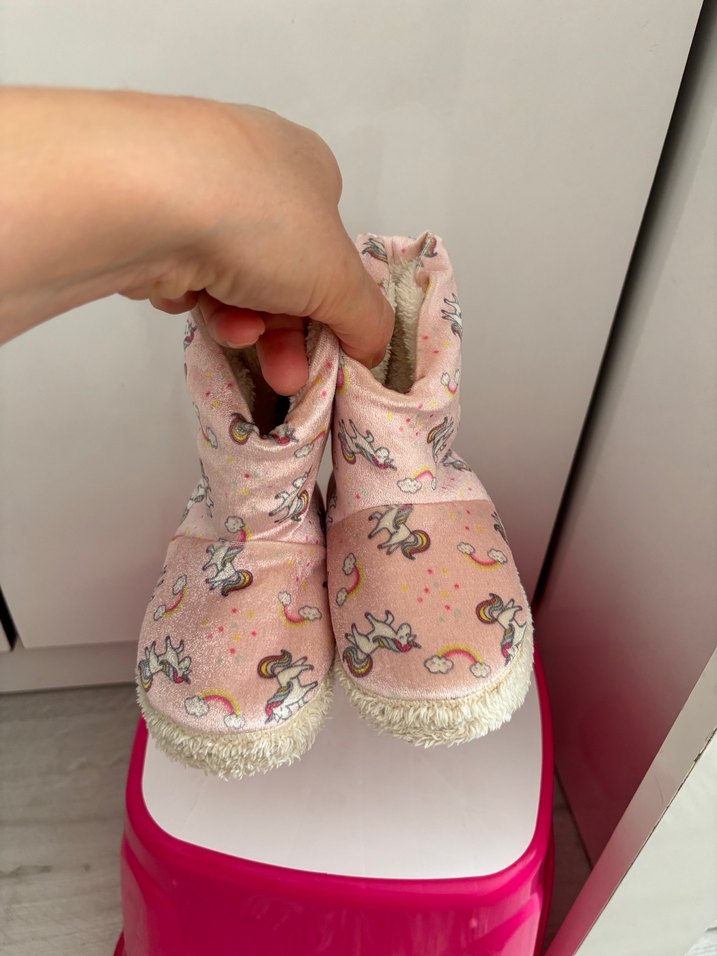 Kız Çocuk Pembe Unicorn Desenli Sıcak Ev Botu - Görsel 3