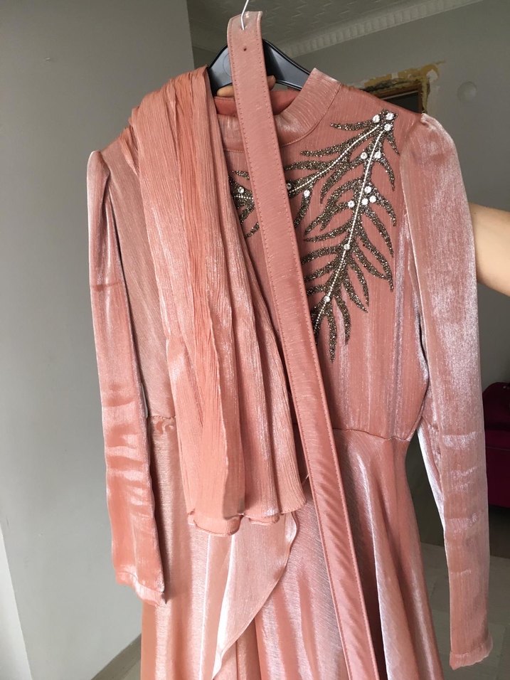 Pembe Uzun Kollu Drapeli Kadın Abiye Elbise - Görsel 3