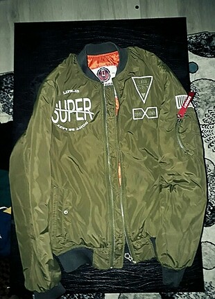 Bomber mont