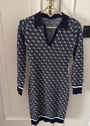 Guess Guees Lacivert Monogram Desenli V Yaka Triko Elbise
