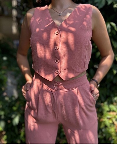 Pembe yelek