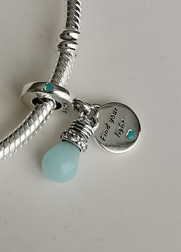 KARANLIKTA PARLAYAN Ampul charm
