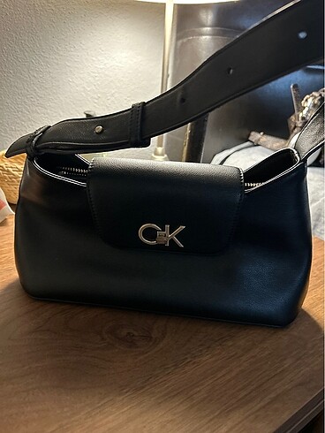 Calvin klein canta