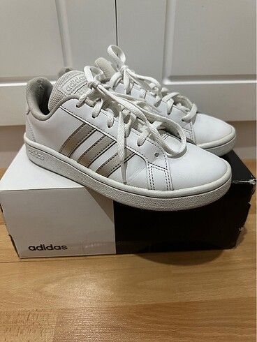 Adidas spor ayakkabı