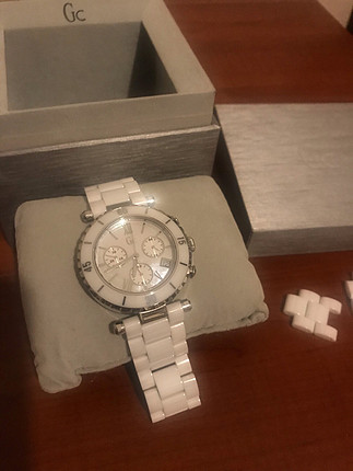 Guess collection saat