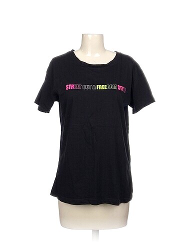 Diğer T-shirt %70 İndirimli.