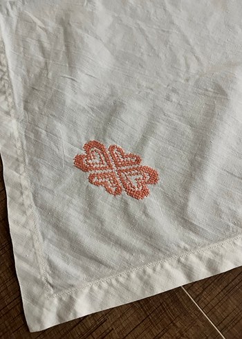 Nakışlı Beyaz sehpa Örtüsü - Görsel 2