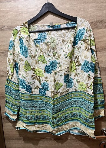 Çiçek Desenli V Yakalı Kadın Bluz - Görsel 5