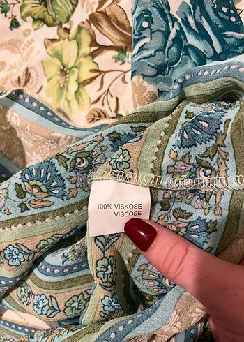 Çiçek Desenli V Yakalı Kadın Bluz - Görsel 2