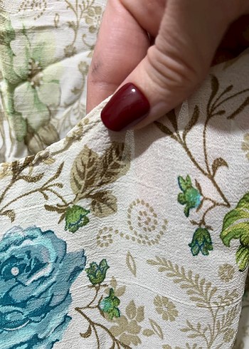 Çiçek Desenli V Yakalı Kadın Bluz - Görsel 4