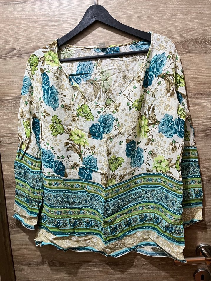 Çiçek Desenli V Yakalı Kadın Bluz - Görsel 5