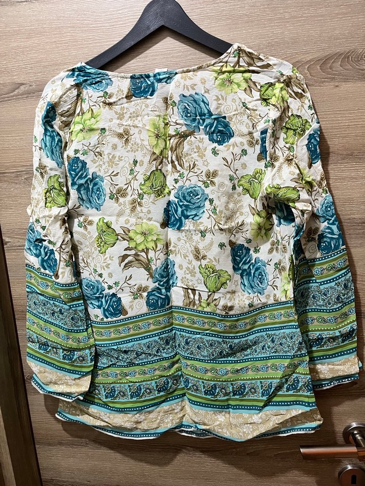 Çiçek Desenli V Yakalı Kadın Bluz - Görsel 3