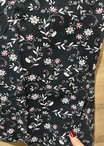 Çiçek desenli V Yakalı Kısa Kollu Bluz - Görsel 4