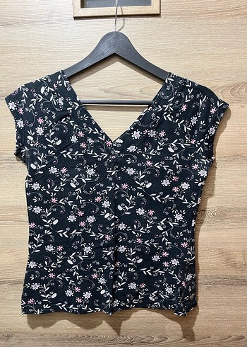 Çiçek desenli V Yakalı Kısa Kollu Bluz - Görsel 5