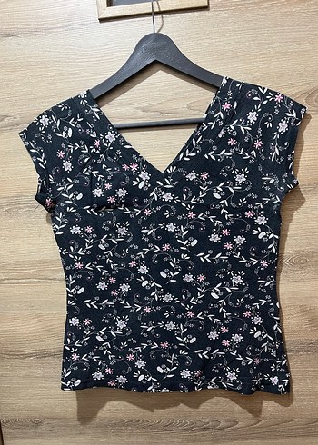 Çiçek desenli V Yakalı Kısa Kollu Bluz - Görsel 7