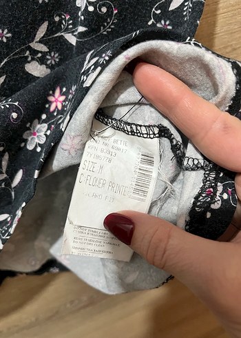 Çiçek desenli V Yakalı Kısa Kollu Bluz - Görsel 2