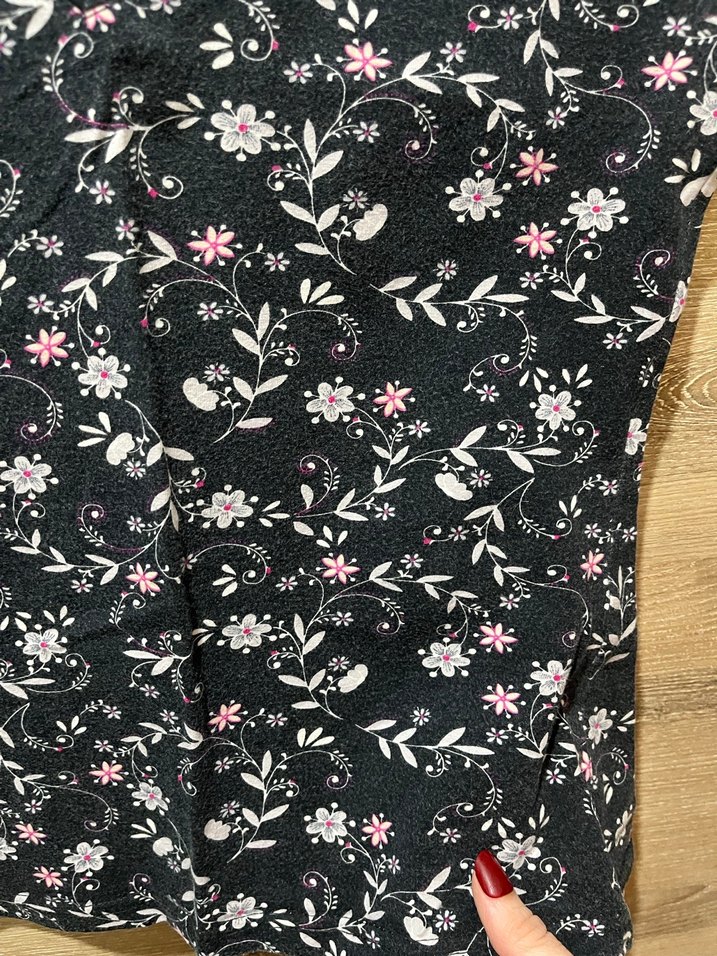 Çiçek desenli V Yakalı Kısa Kollu Bluz - Görsel 4