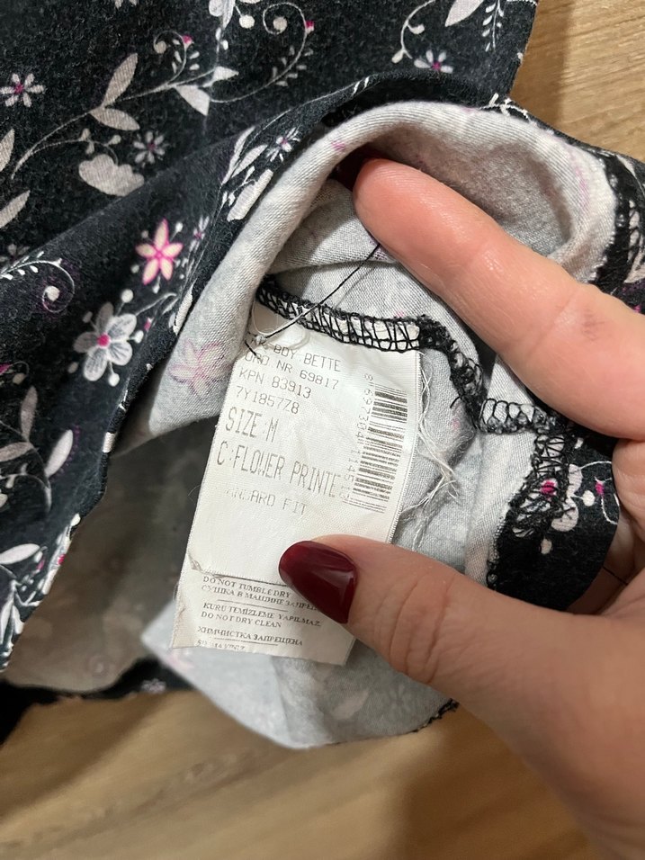 Çiçek desenli V Yakalı Kısa Kollu Bluz - Görsel 2