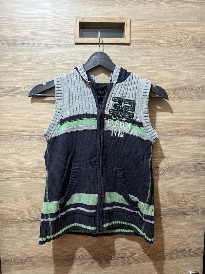 Erkek Çocuk Kapüşonlu Örgü Yelek - Görsel 4