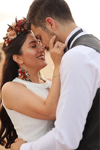 Diğer Dış çekim için taç küpe ve yakalık
