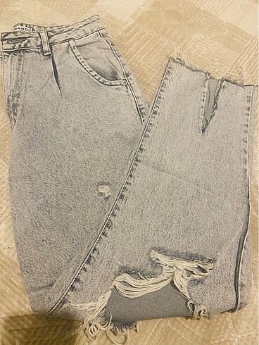 Yırtıklı jean - Görsel 4