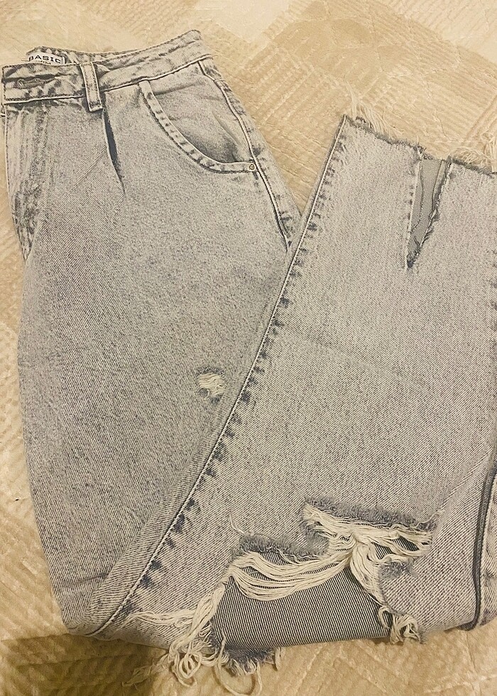 Yırtıklı jean - Görsel 4