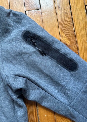 Nike Tech Fleece Liverpool Özel Seri - Görsel 3