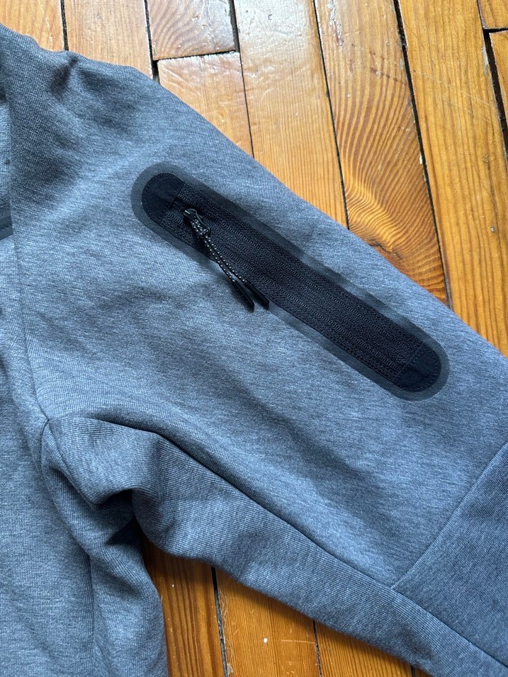 Nike Tech Fleece Liverpool Özel Seri - Görsel 3