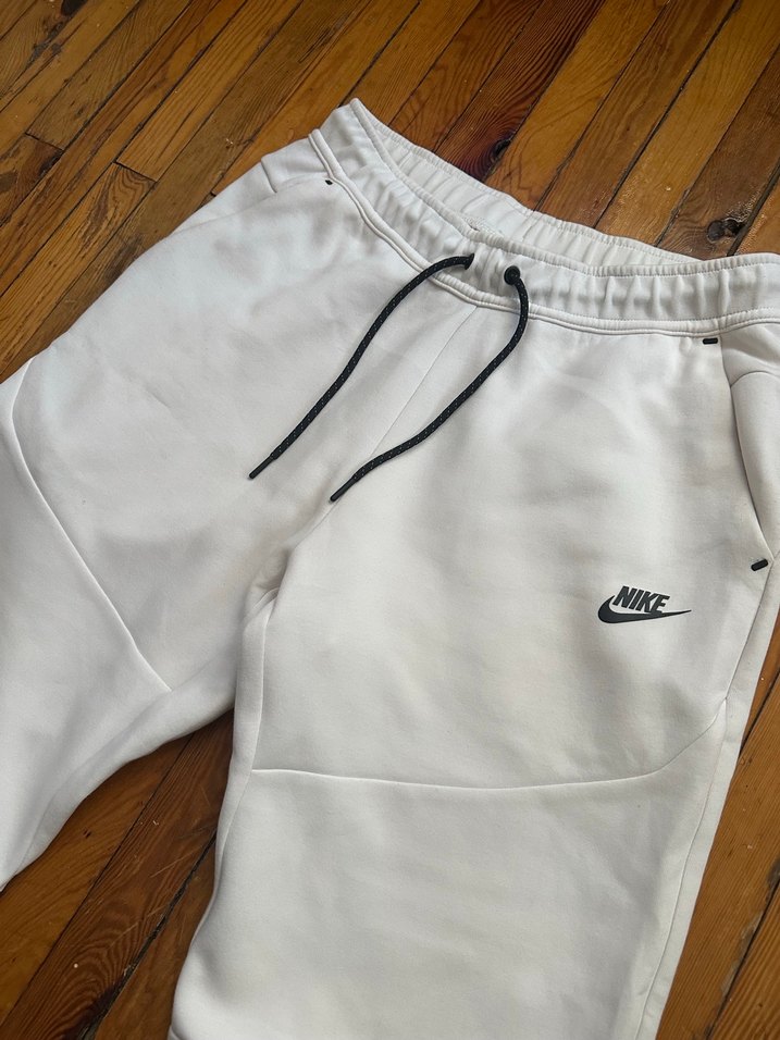 Nike Tech Fleece Beyaz Rahat Eşofman Altı - Görsel 2