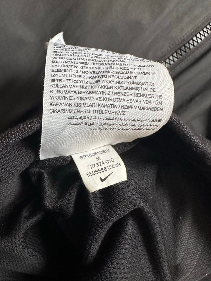 Nike Siyah Kapüşonlu Erkek Yağmurluk - Görsel 3